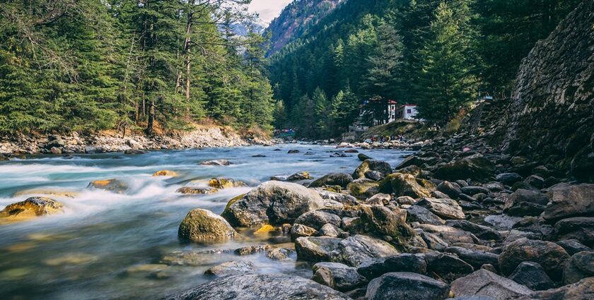 Image of beautiful Parvati river at Kasol mesmerising hill stations near Patiala