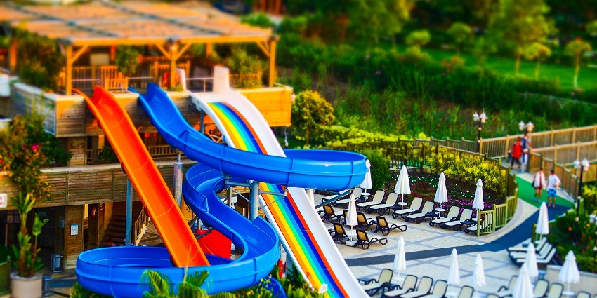 The Gandhidham water parks icnclude high speed slides.