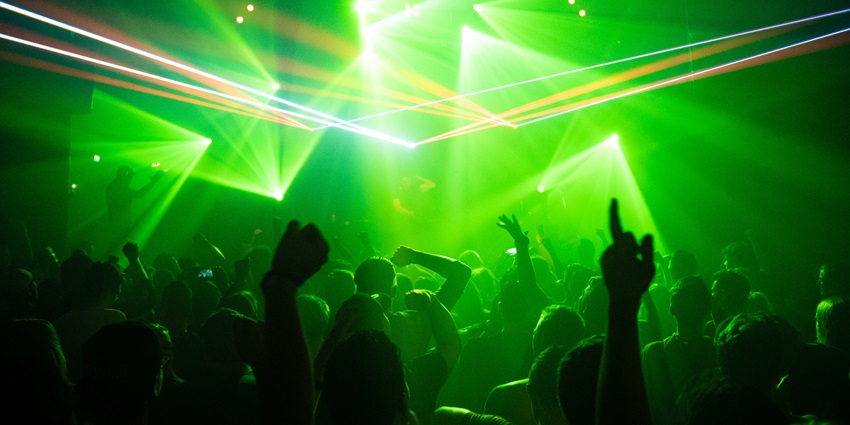 A glimpse of people partying at Hilltop, one of the stirring places to visit in Anjuna.
