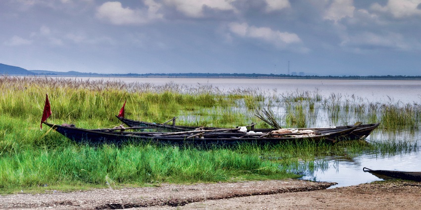 Hirakud Dam is one of the popular tourist attractions to embrace tranquillity and calm.