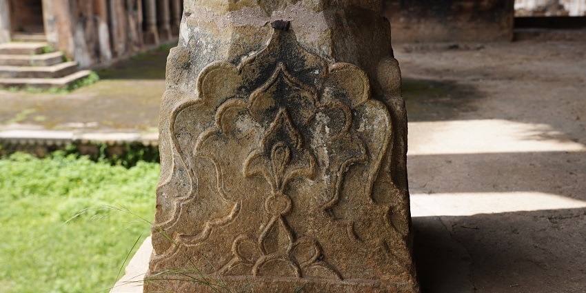 A close view of the beautiful carving on the pillars of the Rohtasgarh Fort in Bihar.