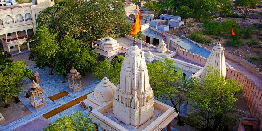 Visit Khatu Shyam to explore ancient havelis and forts showcasing Rajasthan's culture.