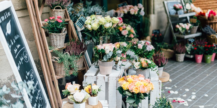 Ho Thi Ky Flower Market is a paradise for flower enthusiasts and those looking to add a touch of nature to their surroundings.