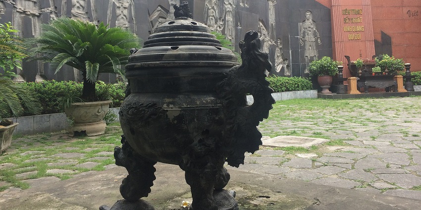 A picture of the Hoa Lo Prison memorial that depicts the place's astonishing interiors.