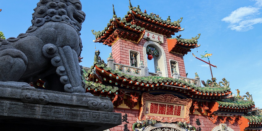 The historic streets of Hoi An Ancient Town are a must-visit Vietnam tourist place for culture