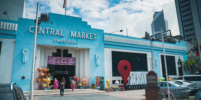 Shopping from the Hoi An Central Market is one of the top things to do in Hoi An.