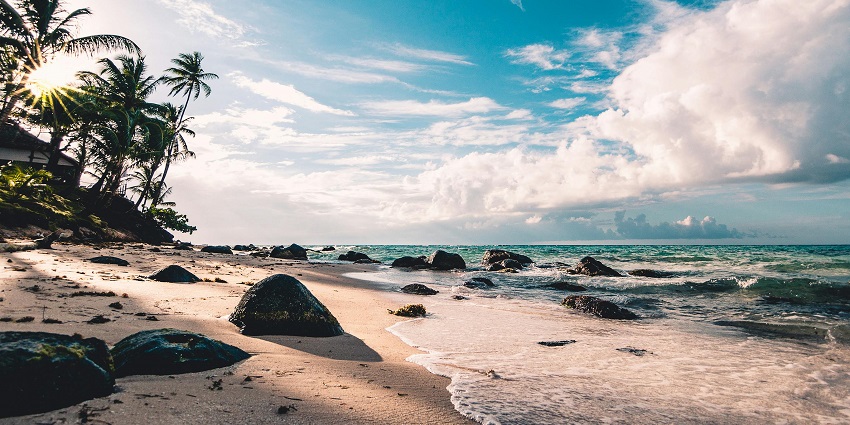 Hollant Beach is a secluded beach, perfect for relaxation amid nature with loved ones.