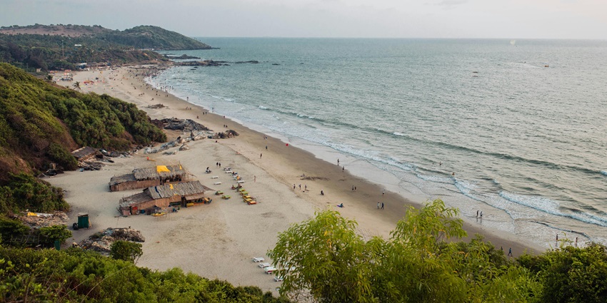Golden shores of Hollant Beach, one of the places to visit near Dabolim airport.