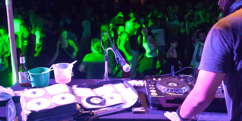 The nightclub Hollywood Pattaya is one of the more serene places to enjoy the Pattaya nightlife for couples