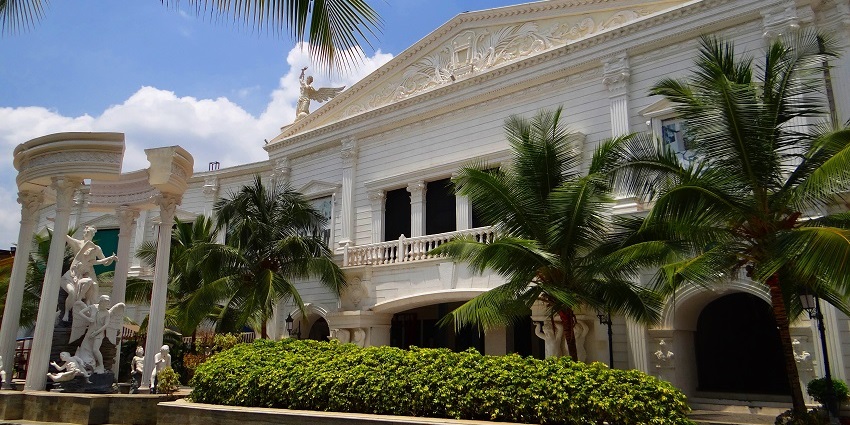 Honeydew Exotic Hotel near Bhadra National Park offers cozy cottages, greenery, and recreational activities.