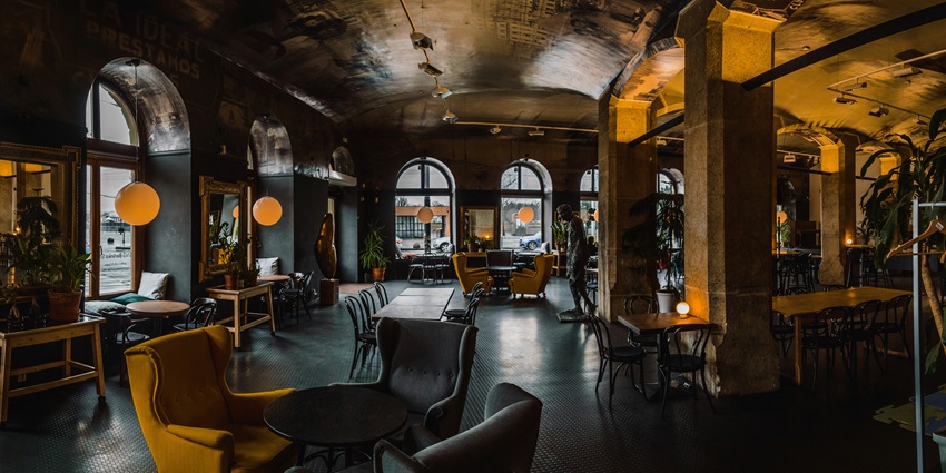 A view of Hops Brew House, one of the places to enjoy nightlife in Pattaya for singles.