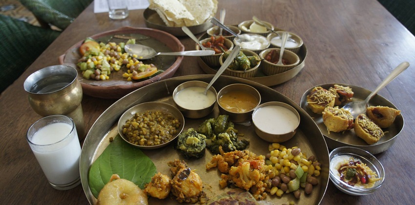 Gujarati Thali showcasing the best food in Bhuj with variety.