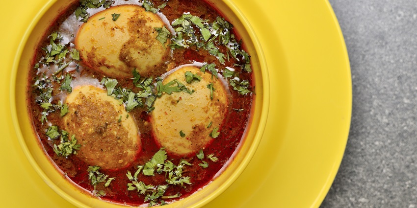 South Indian cuisine and spicy curries are served at Hotel Somnath Sagar, which is known for its diverse menu