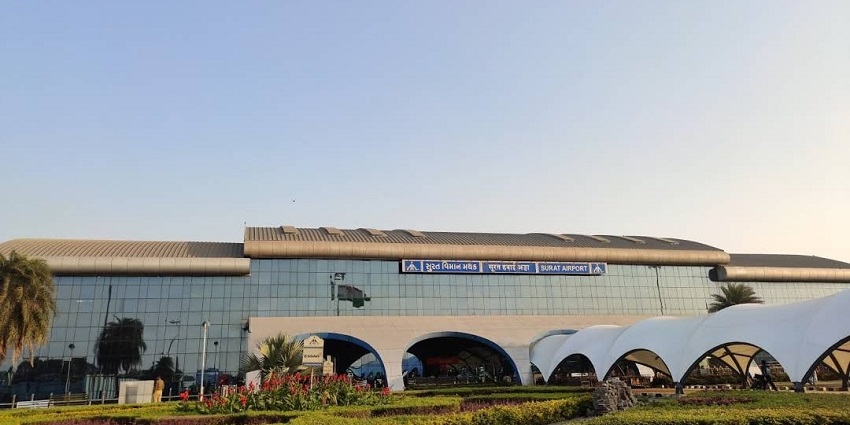 Surat International Airport is the nearest airport to the museum, about 100 km away.
