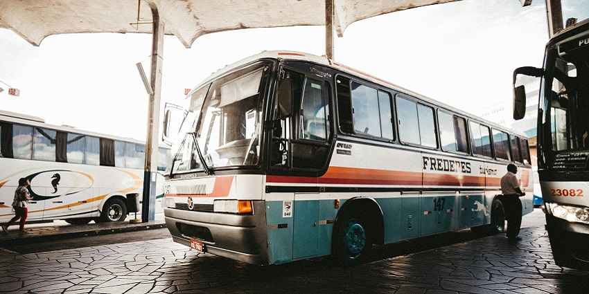 There are numerous buses that you can board to get to the Kishkinda Water Park.