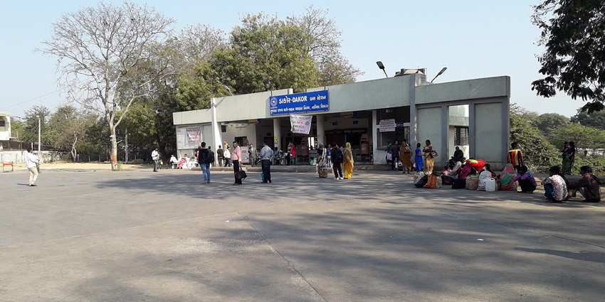 Galteshwar Temple is easily reached from Dakor Bus stand.