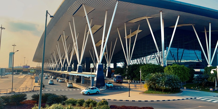Image of the airport with advance infrastructure and design and cars waiting for passengers