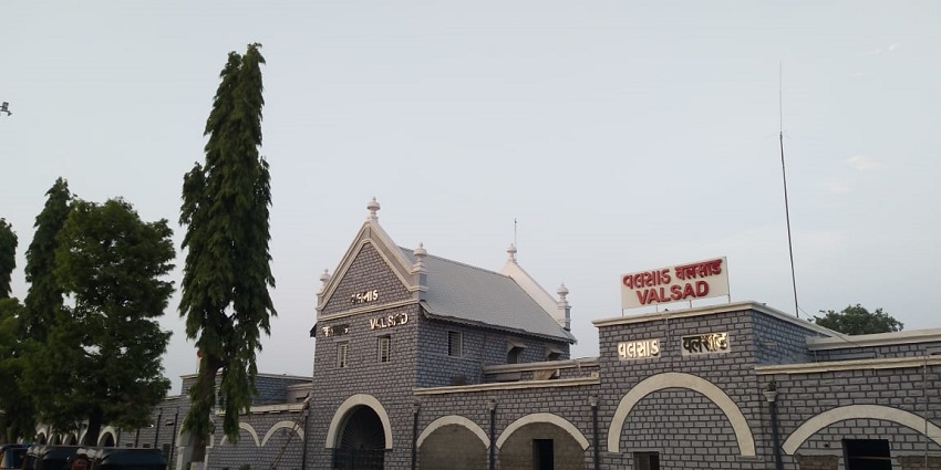 The railway station of Valsad which is the nearest station to the Bilpudi Waterfalls.