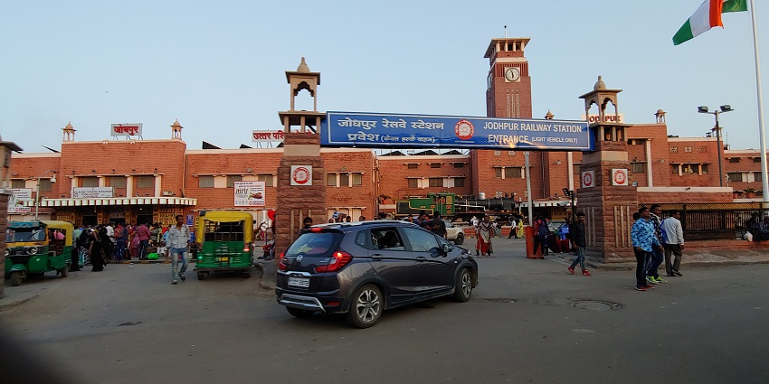 In order to reach the historical attraction, you can head to the nearest railway station.