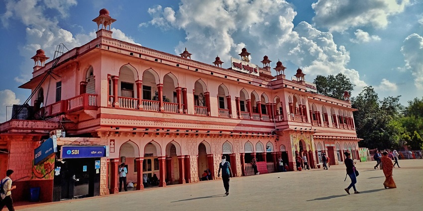 You can board a train to the nearest railway station to reach the historical attraction.