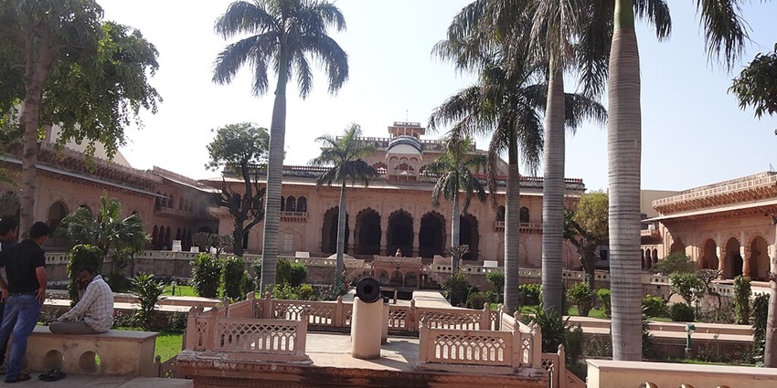 Exterior view of Bharatpur Museum, housed in Bharatpur Palace, displaying royal artefacts.