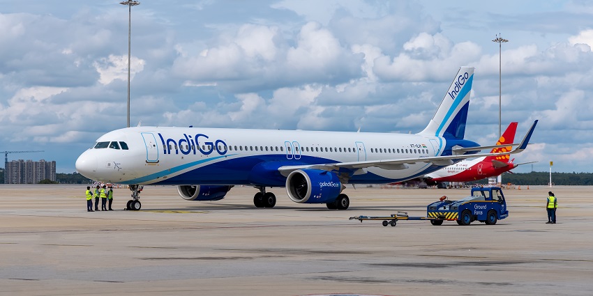 The nearest airport to Karauli Fort is Jaipur International Airport, 160 km away.
