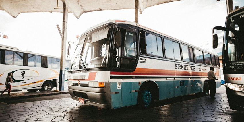 Quwwat-ul-Islam Mosque can be reached easily depending by metro, auto, or bus.