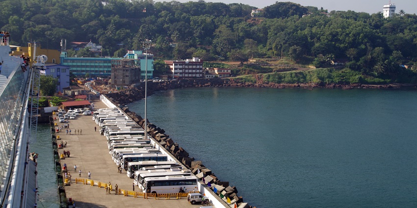 You can reach Mormugao Fort by taking a local bus or taxi that will take you to Vasco Da Gama