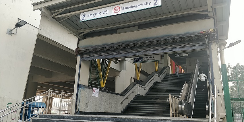 An image of Bahadurgarh City Metro, a way to reach the Bahadurgarh Water Park, Delhi.