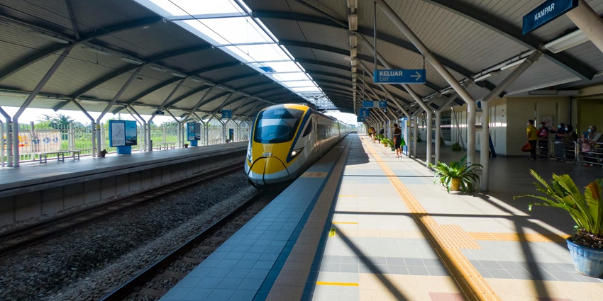 There are many ways to navigate through the routes of Delhi, one of them is the metro.