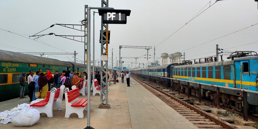 Gundicha Temple can be reached by bus and rail as it is connected to major cities.