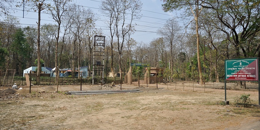 Reaching Khaparwas Wildlife Sanctuary is quite easy and it is accessible from other cities.