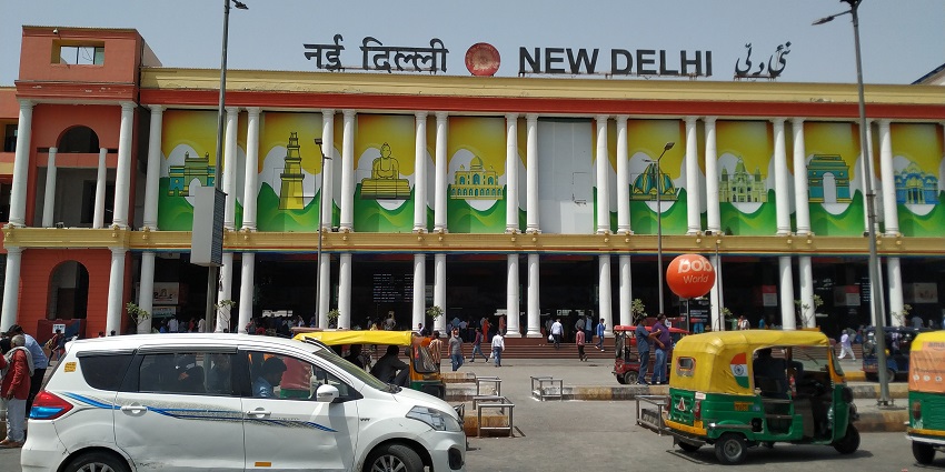 New Delhi railway station is the nearest connecting link to reach Jahanpanah Fort by train.