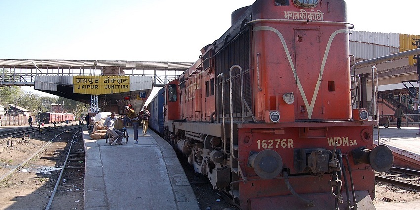 The nearest railway junction to Amber Fort is the Jaipur Railway Station