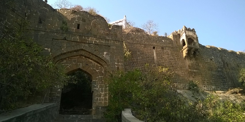 You can reach this fort by air, rail and road as it is easily accessible from Punjab