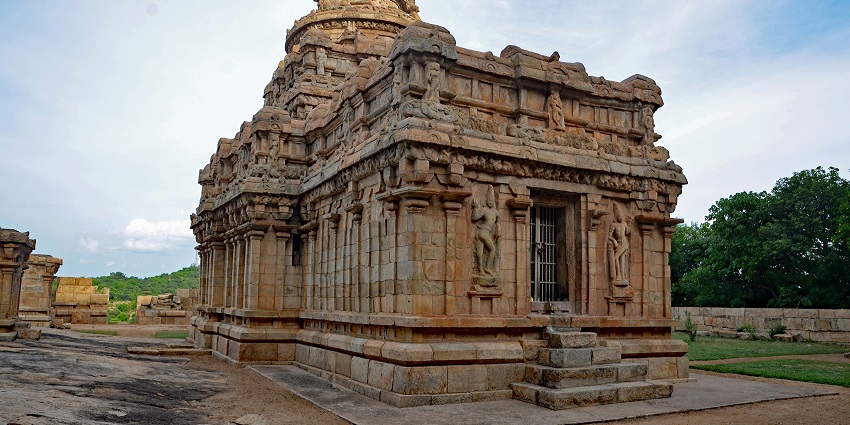This temple has easy accessibility and you can get here by flight, rail or road