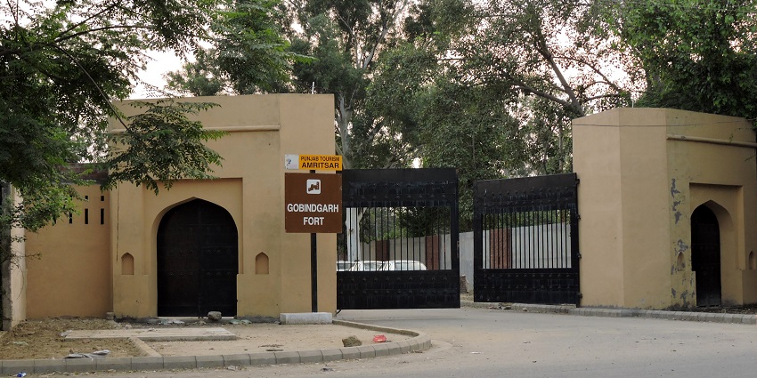 Gobindgarh Fort is easily accessible and can be reached by air, rail, or road.