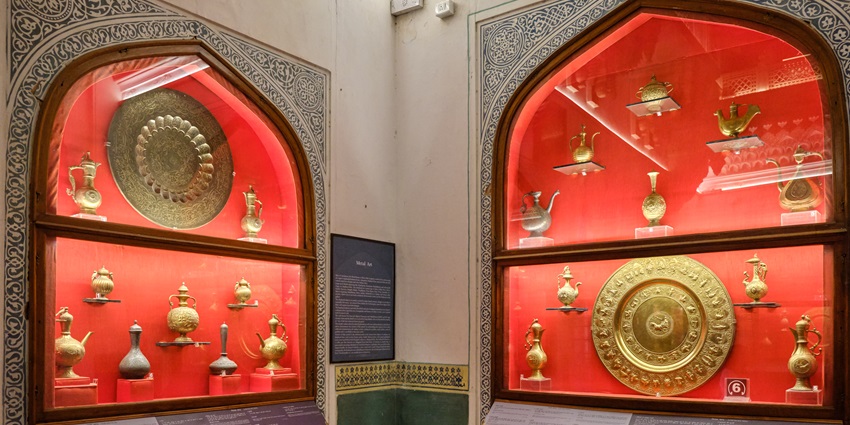 Close up image of artefacts display behind a glass inside the museum