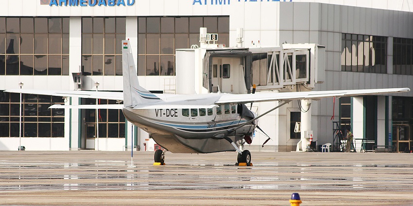 The nearest airport to the zoo in Jamnagar.