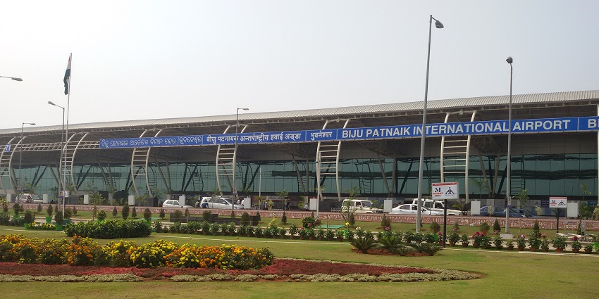 You can reach Sisupalgarh Fort by Biju Patnaik International Airport.