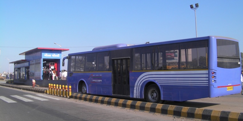 A picture of a bus service in Rajkot that takes people to explore the city along with Watson Museum.