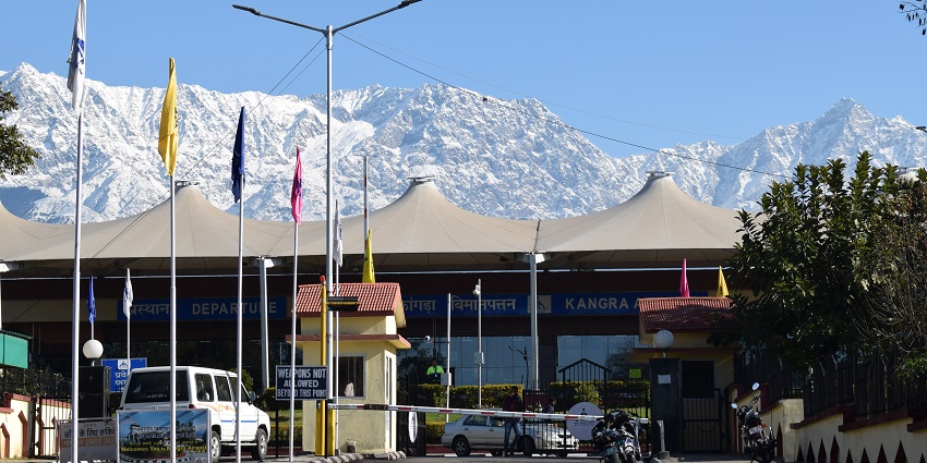 A direct taxi or cab from Kangra Airport make reaching the festival very easy for all tourists