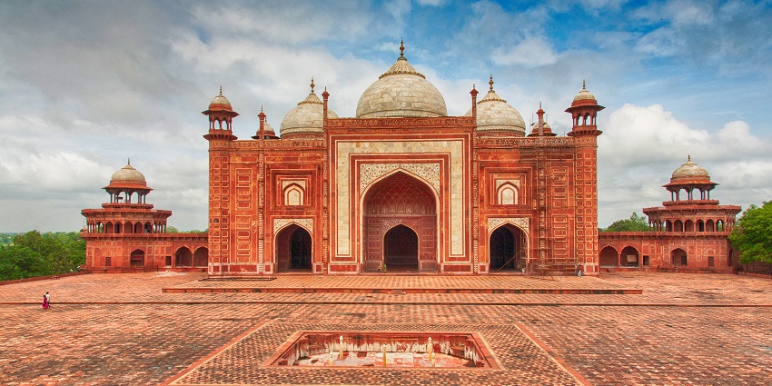 Humayun's Tomb is one of the major tourist attractions in Delhi with family with a grand history