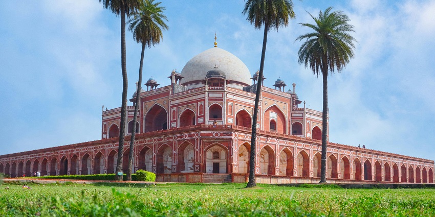 Humayun's Tomb is one of the best attractions to visit near the Purana Qila Museum.
