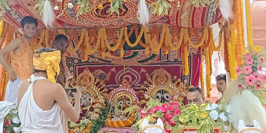 ISKCON Mahipalpur is a famous temple, located very close to the airport in Delhi.