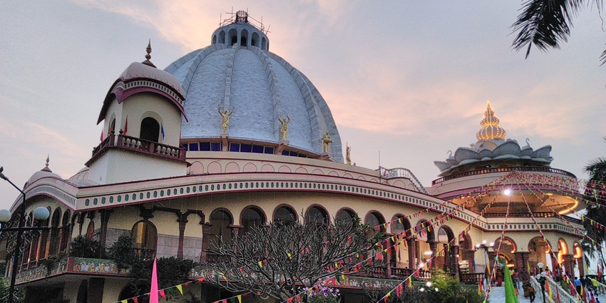 Devoted to Lord Krishna, the ISKCON is a popular site known for its exquisite design.
