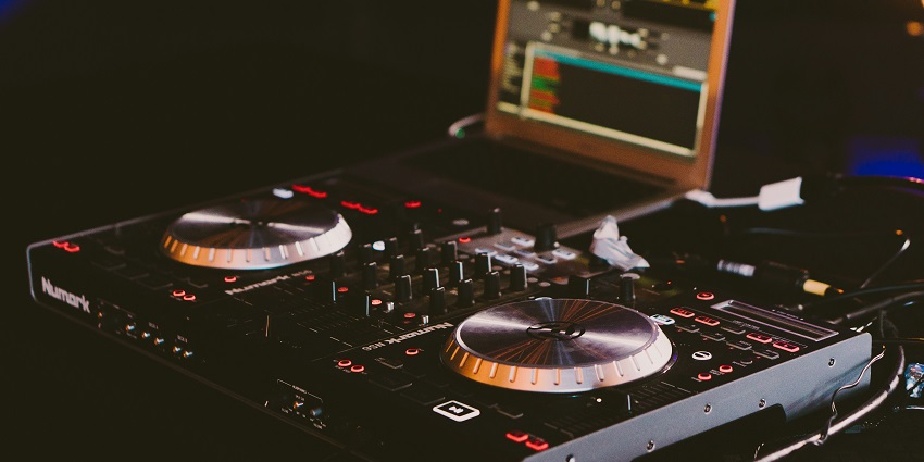 Imperfecto is one of the most happening and vibrant clubs in Delhi for all to explore.