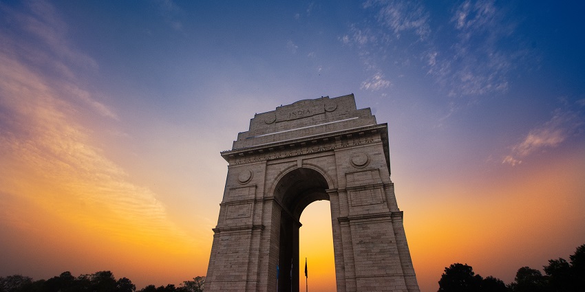 Witness the beauty of India Gate during the night when the entire area brightens up with colourful lights.
