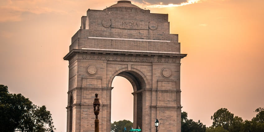 The majestic India Gate is one of the Delhi tourist places that you can visit on a Sunday