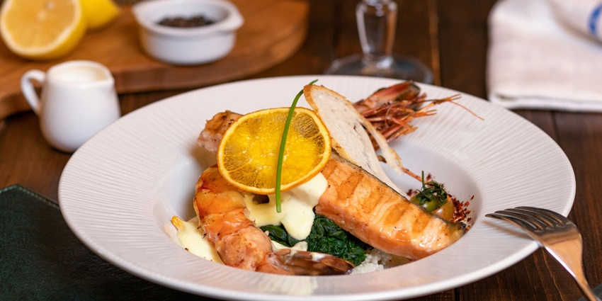 Enjoy the delicious seafood which is one of the things to do in Benaulim in Goa.